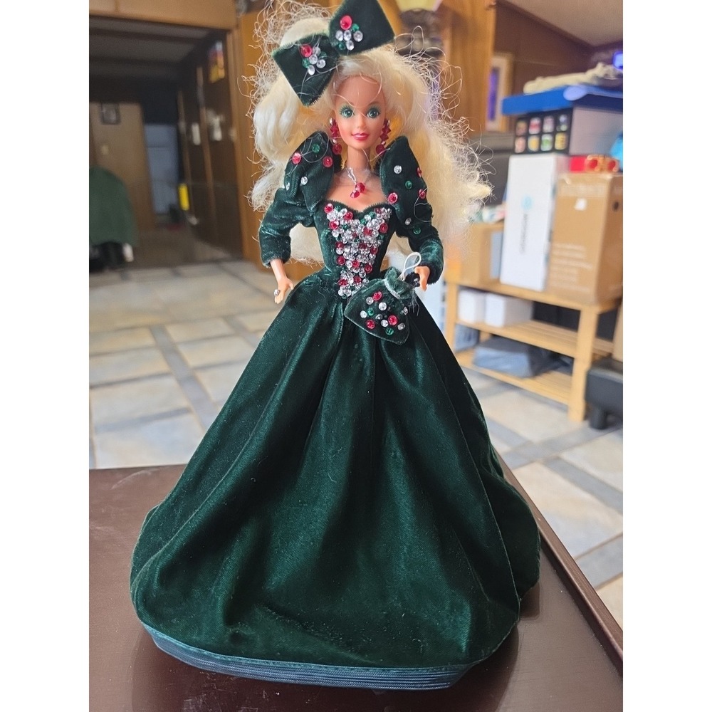 Happy Holidays Special Edition 1991 Barbie Doll Rare New Barbie w/ Accessories